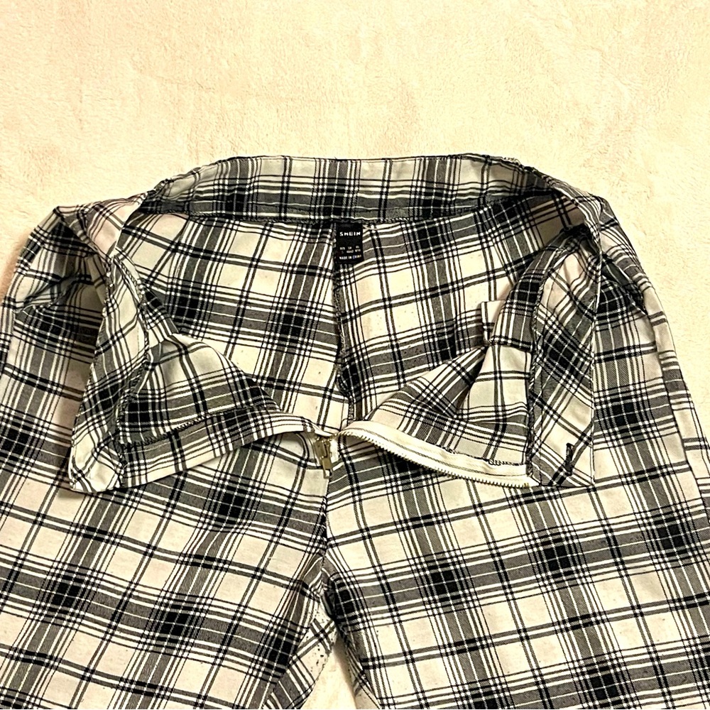 SHEIN White and Black Plaid Pants Size Large